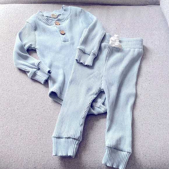 Boutique Buy - no brand 12-18m Ribbed Set - Picture 1 of 2
